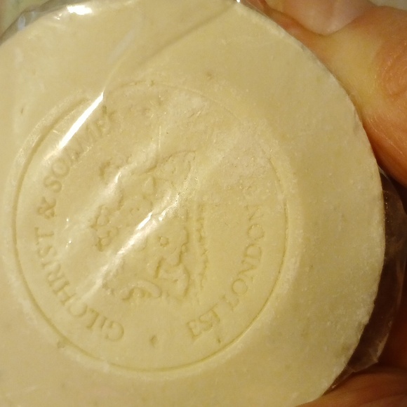 Gilchrist & Soames exfoliating Sea Salt soap - Lot of 3 bars - Picture 3 of 3